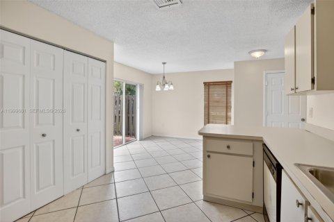 Купить таунхаус в Пемброк-Пайнс, Флорида 3 спальни, 151.9м2, № 2064403 - фото 13