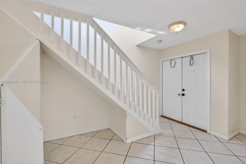 Купить таунхаус в Пемброк-Пайнс, Флорида 3 спальни, 151.9м2, № 2064403 - фото 7