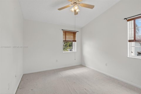 Купить таунхаус в Пемброк-Пайнс, Флорида 3 спальни, 151.9м2, № 2064403 - фото 24