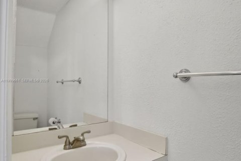 Купить таунхаус в Пемброк-Пайнс, Флорида 3 спальни, 151.9м2, № 2064403 - фото 16