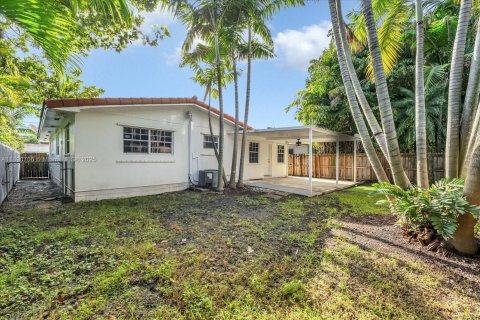 Casa en alquiler en Miami, Florida, 4 dormitorios, 164.16 m2 № 1943473 - foto 23