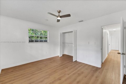 Casa en alquiler en Miami, Florida, 4 dormitorios, 164.16 m2 № 1943473 - foto 19