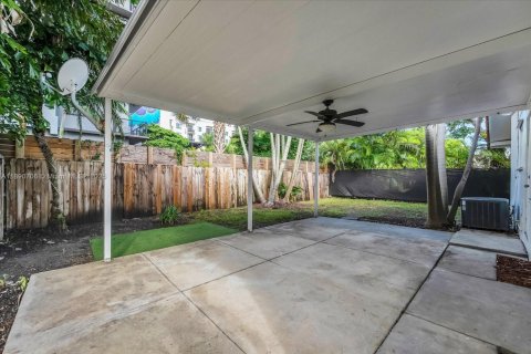 Casa en alquiler en Miami, Florida, 4 dormitorios, 164.16 m2 № 1943473 - foto 24
