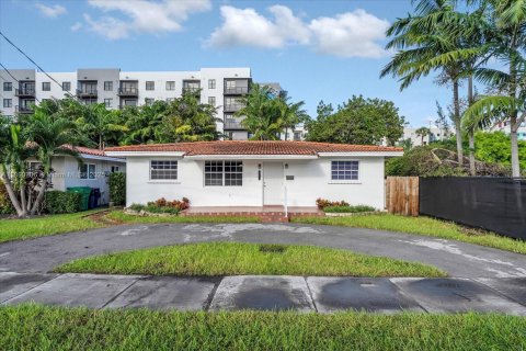 Casa en alquiler en Miami, Florida, 4 dormitorios, 164.16 m2 № 1943473 - foto 1