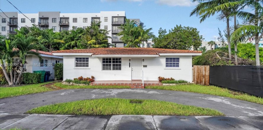 Casa en Miami, Florida 4 dormitorios, 164.16 m2 № 1943473