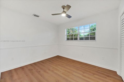 Casa en alquiler en Miami, Florida, 4 dormitorios, 164.16 m2 № 1943473 - foto 15