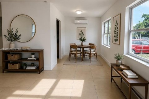 House in Miami, Florida 2 bedrooms, 136.94 sq.m. № 2087966 - photo 2