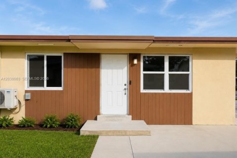 House in Miami, Florida 2 bedrooms, 136.94 sq.m. № 2087966 - photo 9