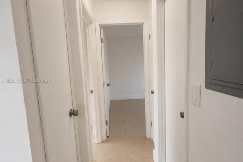 House in Miami, Florida 2 bedrooms, 136.94 sq.m. № 2087966 - photo 4