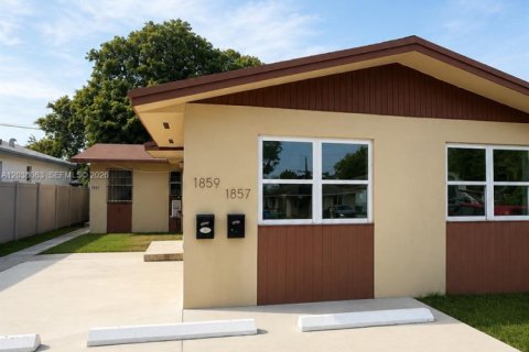 House in Miami, Florida 2 bedrooms, 136.94 sq.m. № 2087966 - photo 8