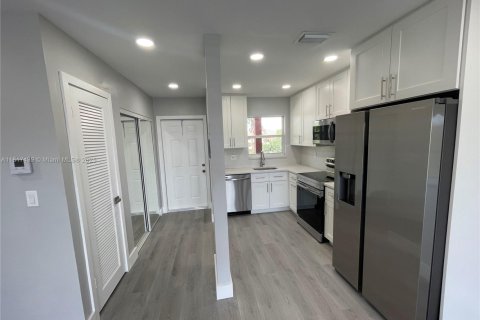 Condo in Sunrise, Florida, 2 bedrooms  № 1772539 - photo 2