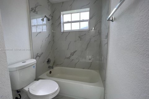 Casa en venta en Lauderhill, Florida, 3 dormitorios, 145.39 m2 № 2048370 - foto 19