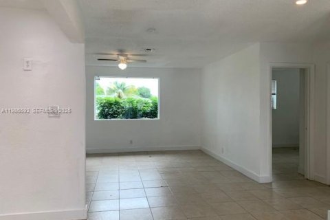 Casa en venta en Lauderhill, Florida, 3 dormitorios, 145.39 m2 № 2048370 - foto 8