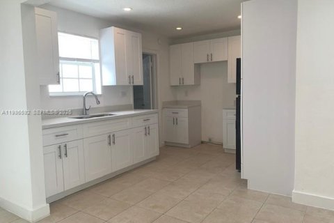 Casa en venta en Lauderhill, Florida, 3 dormitorios, 145.39 m2 № 2048370 - foto 11