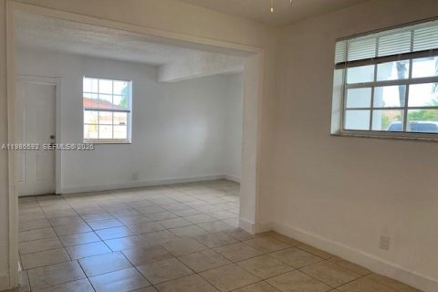 Casa en venta en Lauderhill, Florida, 3 dormitorios, 145.39 m2 № 2048370 - foto 5