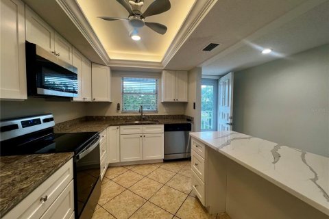 Condo in Sarasota, Florida, 2 bedrooms  № 2227050 - photo 6