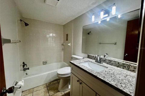 Condo in Sarasota, Florida, 2 bedrooms  № 2227050 - photo 15