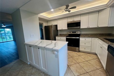Condo in Sarasota, Florida, 2 bedrooms  № 2227050 - photo 4