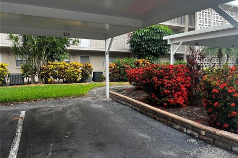 Condo in Sarasota, Florida, 2 bedrooms  № 2227050 - photo 26
