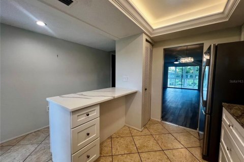 Condo in Sarasota, Florida, 2 bedrooms  № 2227050 - photo 7