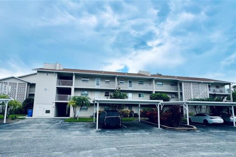 Condo in Sarasota, Florida, 2 bedrooms  № 2227050