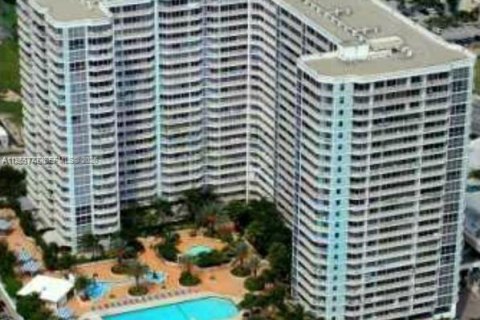 Condo in North Bay Village, Florida, 2 bedrooms  № 2053054 - photo 18