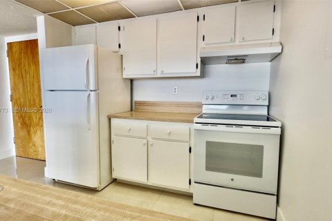 Condo in North Bay Village, Florida, 2 bedrooms  № 2053054 - photo 6