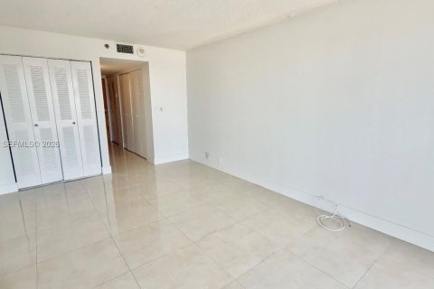 Condo in North Bay Village, Florida, 2 bedrooms  № 2053054 - photo 7
