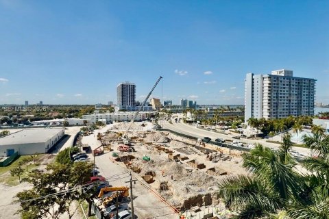 Condo in North Bay Village, Florida, 2 bedrooms  № 2053054 - photo 14