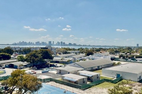 Condo in North Bay Village, Florida, 2 bedrooms  № 2053054 - photo 13