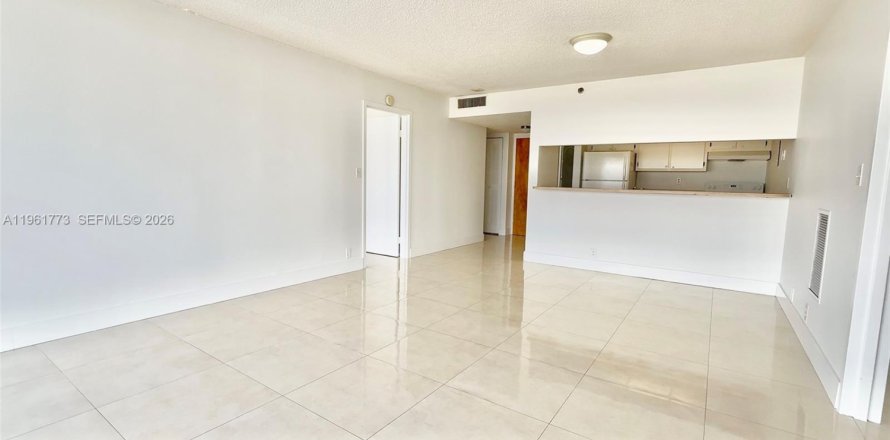 Condo in North Bay Village, Florida, 2 bedrooms  № 2053054