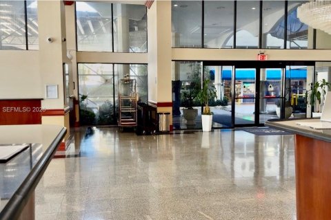 Condo in North Bay Village, Florida, 2 bedrooms  № 2053054 - photo 16