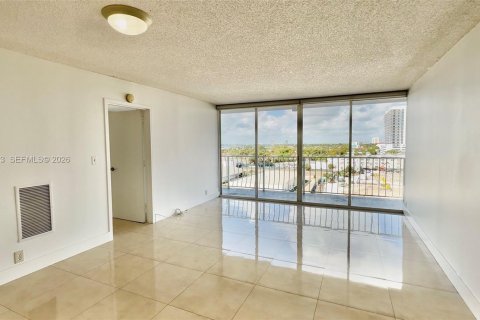 Condo in North Bay Village, Florida, 2 bedrooms  № 2053054 - photo 2