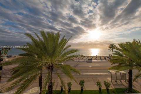 Купить кондоминиум в Форт-Лодердейл, Флорида 2 спальни, 98.57м2, № 1982148 - фото 15