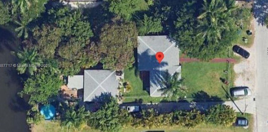 Commercial property in Miami, Florida 178.84 sq.m. № 1941747
