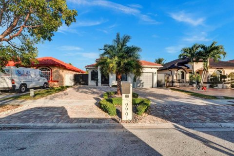 House in Hialeah, Florida 3 bedrooms, 130.25 sq.m. № 1985827 - photo 3