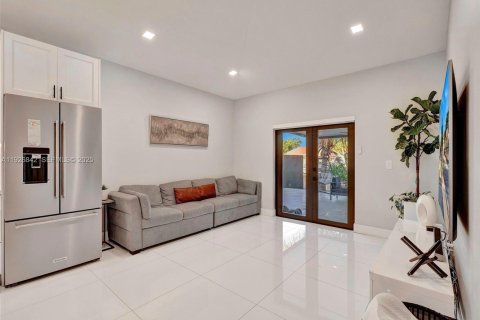 House in Hialeah, Florida 3 bedrooms, 130.25 sq.m. № 1985827 - photo 10