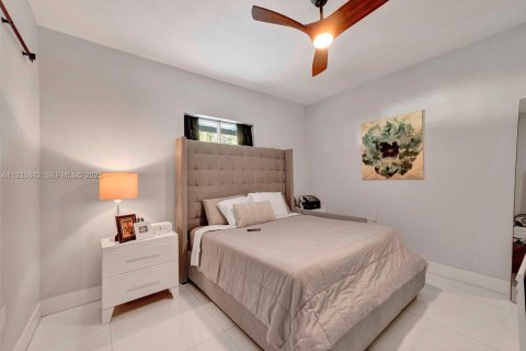 House in Hialeah, Florida 3 bedrooms, 130.25 sq.m. № 1985827 - photo 28