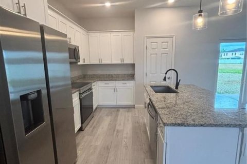 House in Kissimmee, Florida 4 bedrooms, 158.96 sq.m. № 2206152 - photo 4