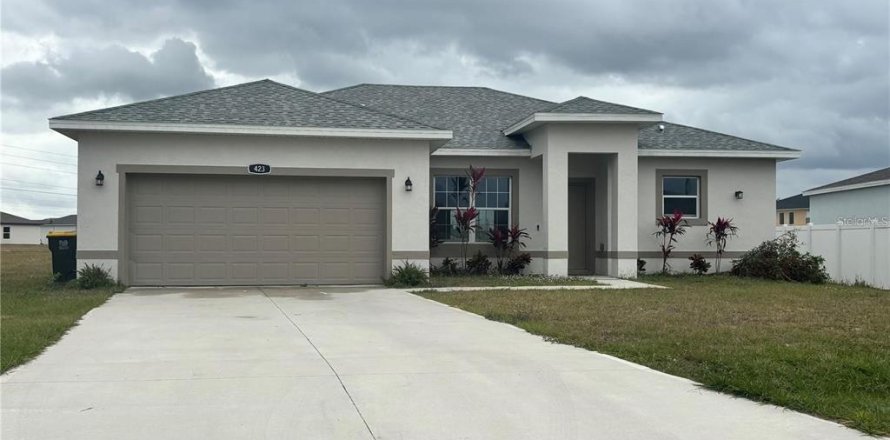 House in Kissimmee, Florida 4 bedrooms, 158.96 sq.m. № 2206152