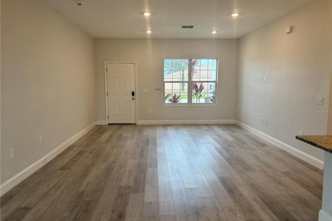House in Kissimmee, Florida 4 bedrooms, 158.96 sq.m. № 2206152 - photo 3