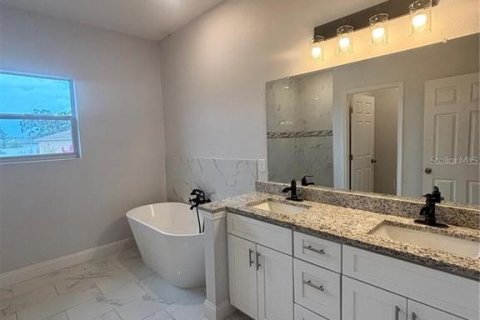 House in Kissimmee, Florida 4 bedrooms, 158.96 sq.m. № 2206152 - photo 9