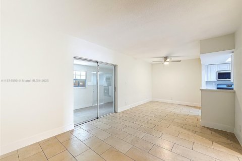 Casa en alquiler en North Lauderdale, Florida, 4 dormitorios, 142.33 m2 № 1926262 - foto 18