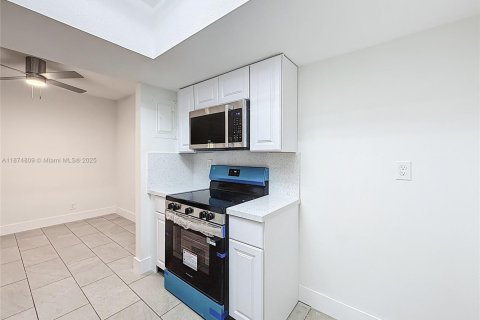 Villa ou maison à louer à North Lauderdale, Floride: 4 chambres, 142.33 m2 № 1926262 - photo 25