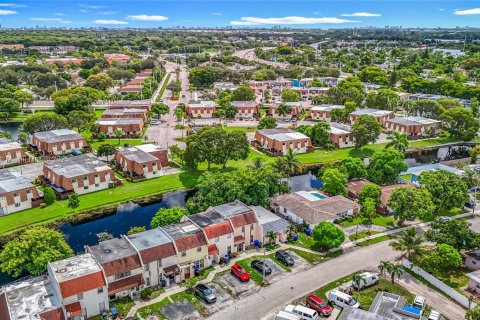 Casa en alquiler en North Lauderdale, Florida, 4 dormitorios, 142.33 m2 № 1926262 - foto 4
