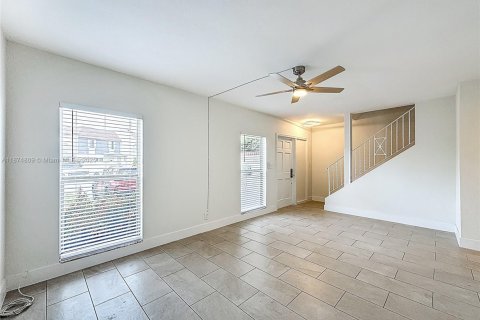 Casa en alquiler en North Lauderdale, Florida, 4 dormitorios, 142.33 m2 № 1926262 - foto 15