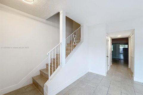 House in North Lauderdale, Florida 4 bedrooms, 142.33 sq.m. № 1926262 - photo 16