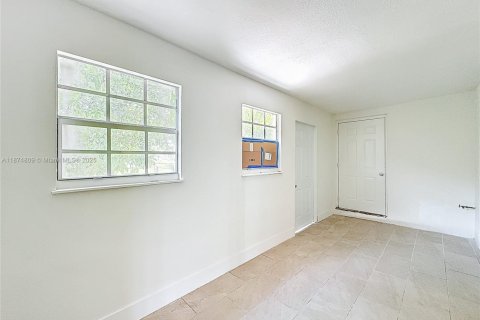 House in North Lauderdale, Florida 4 bedrooms, 142.33 sq.m. № 1926262 - photo 30