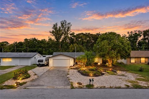 House in Bradenton, Florida 3 bedrooms, 139.35 sq.m. № 2368887