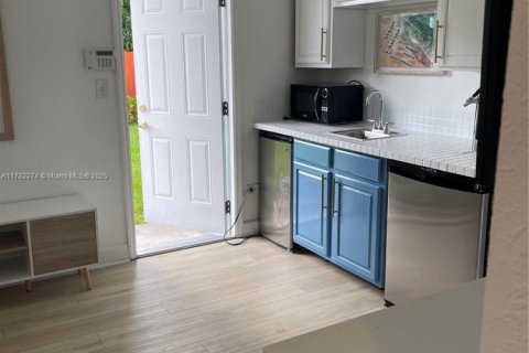 Casa en alquiler en Miami, Florida, 1 dormitorio, 74.32 m2 № 1936004 - foto 7